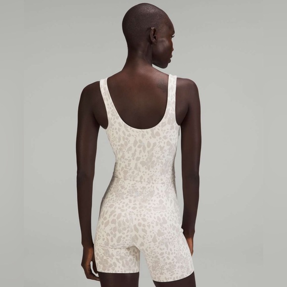 Lululemon Align Tank Top in Cheetah Camo Antique White Multi Size 0 - Picture 3 of 8